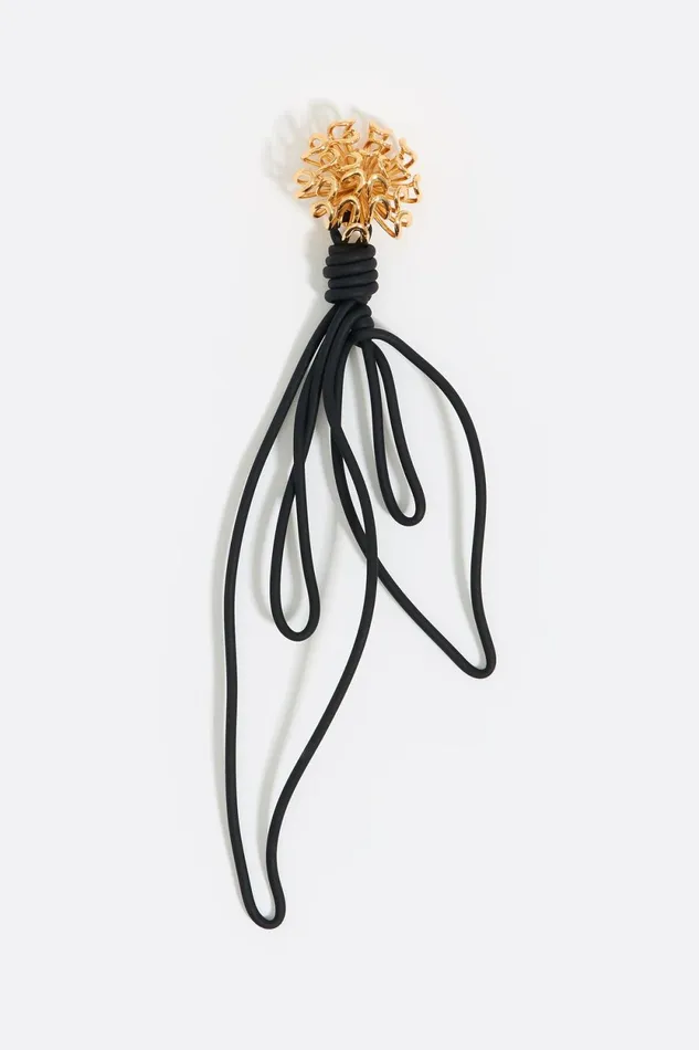 Gold Chrysanthemum Earrings With Black Leaves Black Women Bimba Y Lola Jewelry Gold Chrysanthemum Earrings With Black Leaves Black Women Bimba Y Lola Jewelry