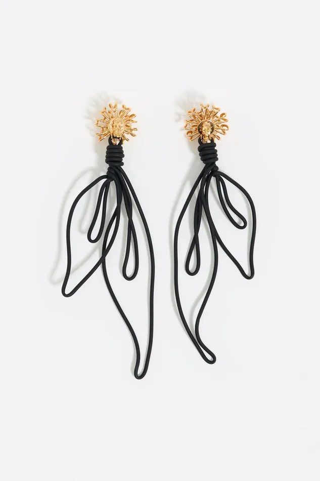 Gold Chrysanthemum Earrings With Black Leaves Black Women Bimba Y Lola Jewelry Gold Chrysanthemum Earrings With Black Leaves Black Women Bimba Y Lola Jewelry