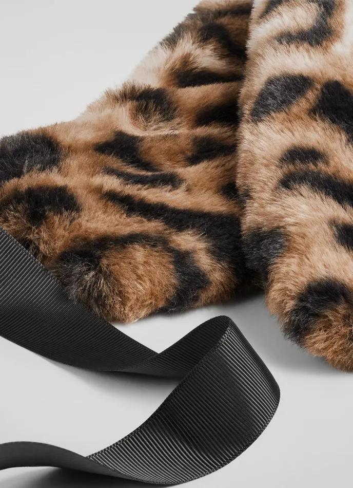 LK Bennett Ivonia Black Faux Fur Collar Women Scarves and Wraps LK Bennett Ivonia Black Faux Fur Collar Women Scarves and Wraps