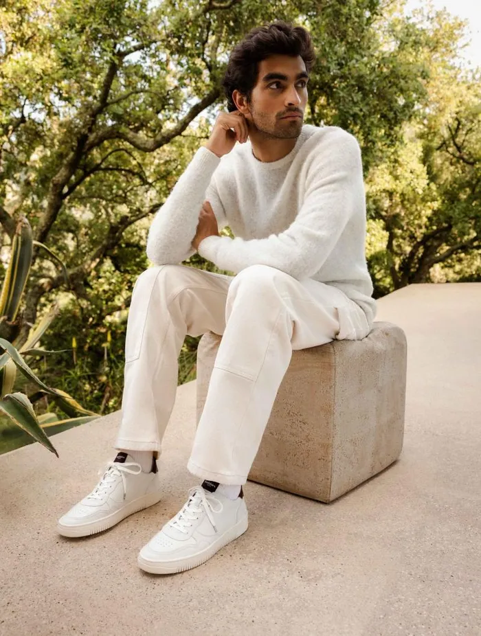 Men Sneakers Bobbies Travis Off White and Turkish Coffee
