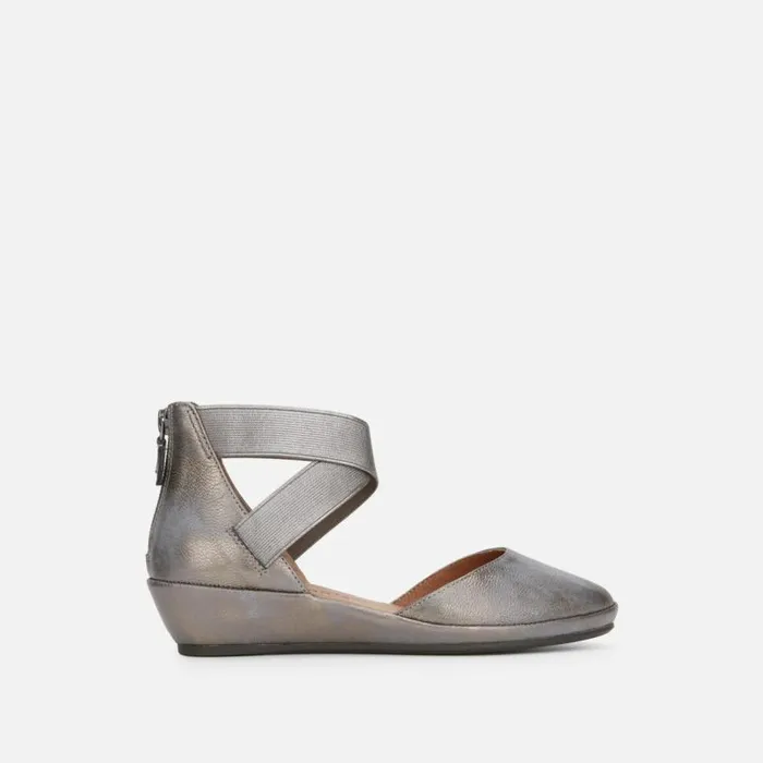Noa Ankle Strap Wedge Pewter Women Kenneth Cole Flats