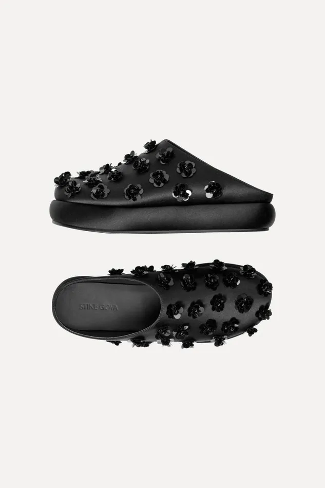 Stine Goya Shoes SGSeoul Mules 8211 Black 3D Flowers 8211 Women