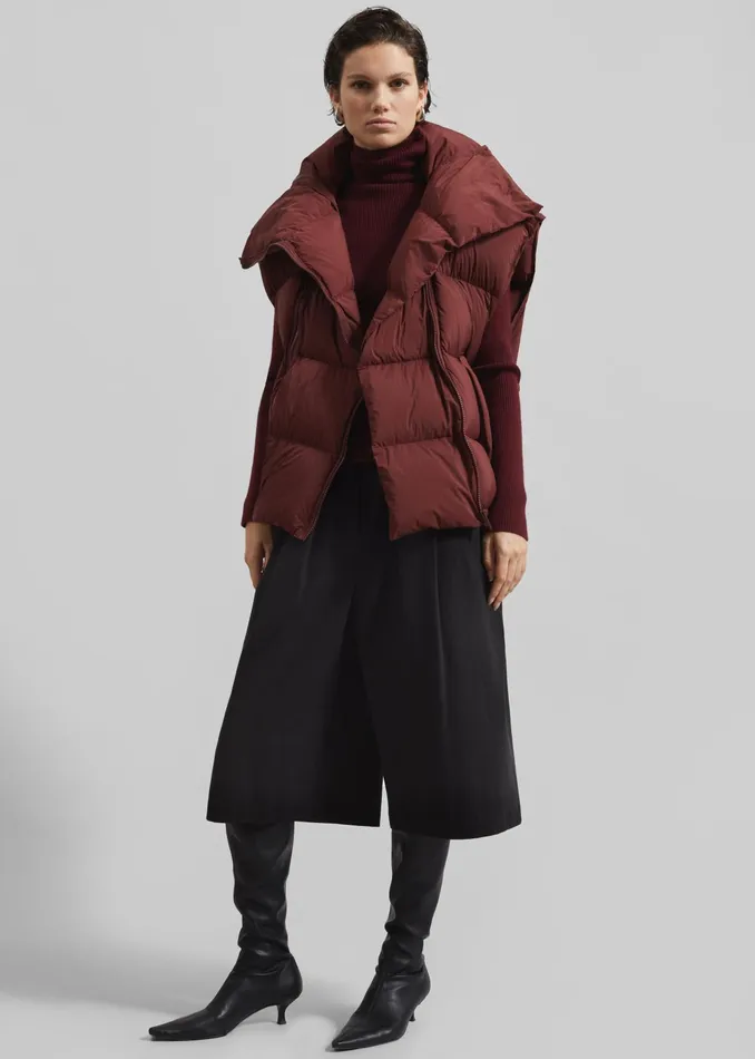 The Frankie Shop Outerwear Otley Sleeveless Puffer Vest 8211 Burgundy 8211 Women The Frankie Shop Outerwear Otley Sleeveless Puffer Vest 8211 Burgundy 8211 Women