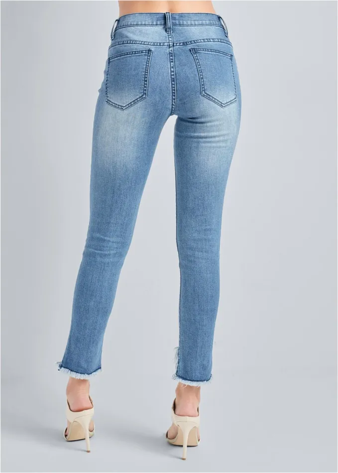 TRIANGLE HEM JEANS Medium Wash Women VENUS Capris