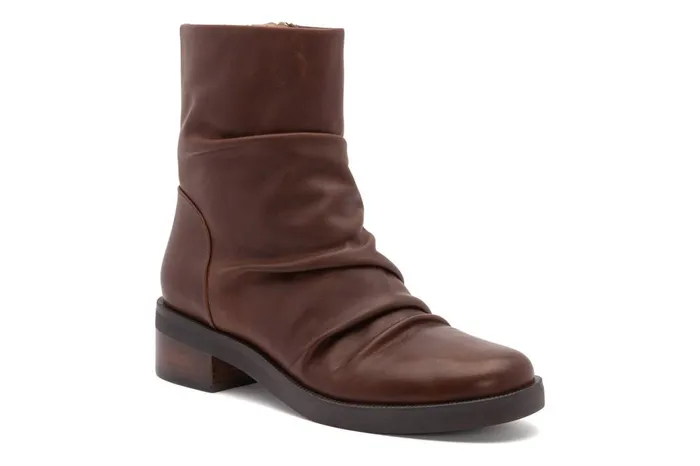 Women ABEO Footwear Boots Traverse Scrunch Brown